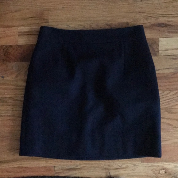 ❌ SOLD ❌ J. Crew Wool mini skirt. - Picture 2 of 3
